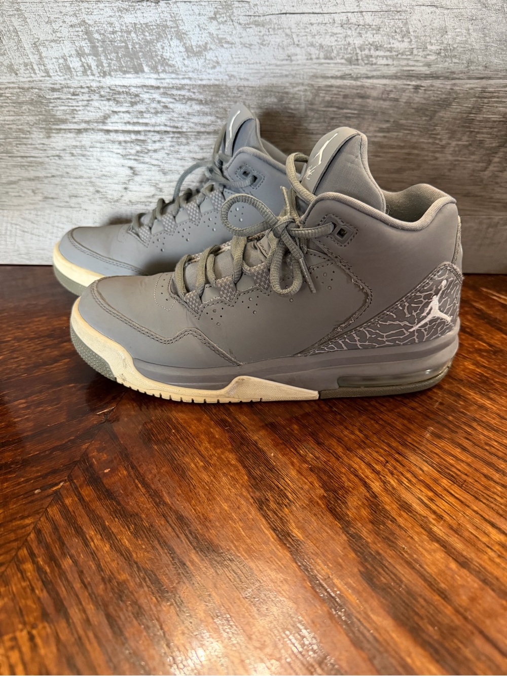 Kid’s Nike Air Jordan Flight Origin 2 Gray Sneakers. Sz 4.5Y
